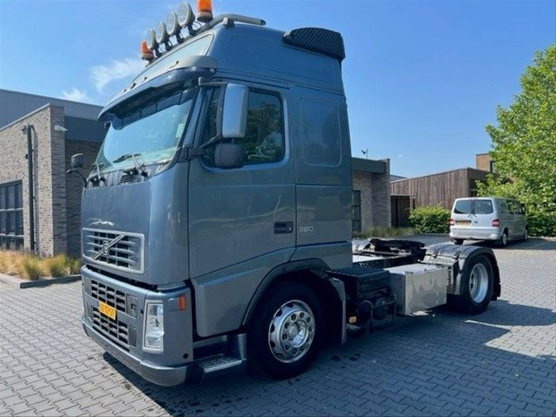 Volvo FH 12.380 FH12.380 - Tracteur routier: photos 1 Volvo FH 12.380 FH12.380 - Tracteur routier: photos 1