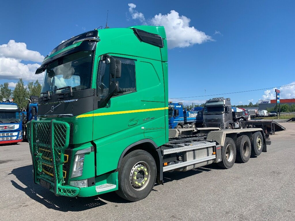 VOLVO FH13 540 8x4*4 - Châssis cabine: photos 1 VOLVO FH13 540 8x4*4 - Châssis cabine: photos 1