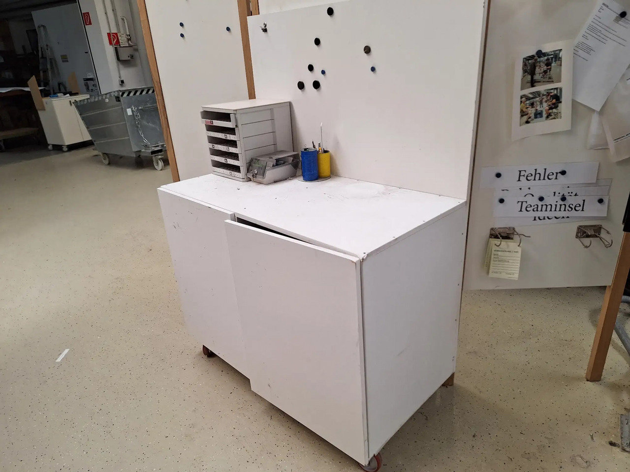 1 Stk. Arbeitsplatz - Équipement de garage: photos 1 1 Stk. Arbeitsplatz - Équipement de garage: photos 1