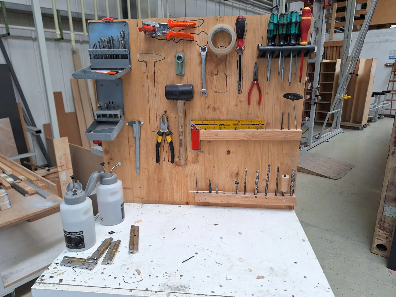 1 Stk. Arbeitsplatz - Équipement de garage: photos 2 1 Stk. Arbeitsplatz - Équipement de garage: photos 2