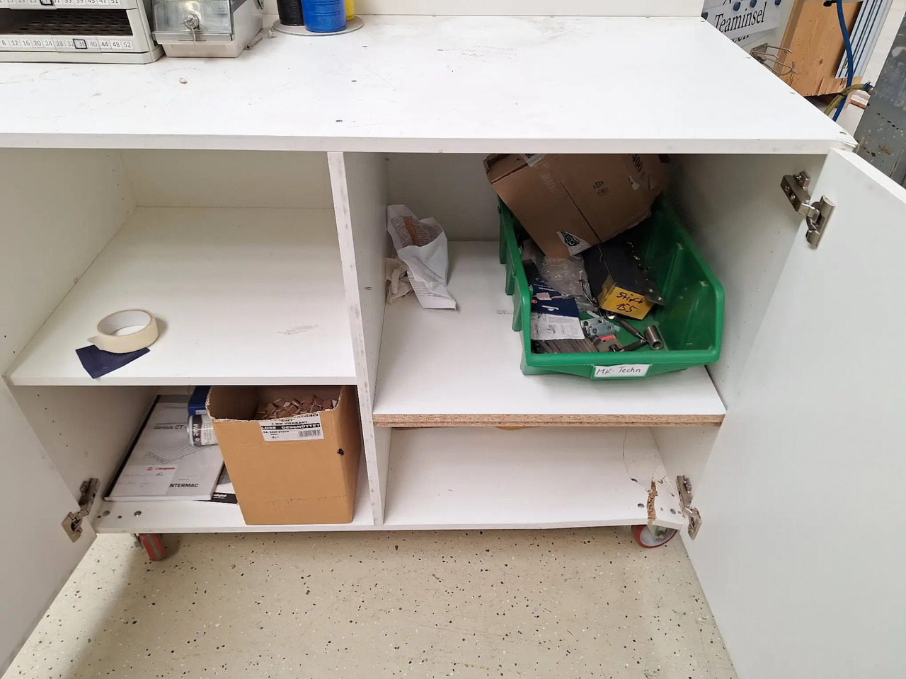 1 Stk. Arbeitsplatz - Équipement de garage: photos 3 1 Stk. Arbeitsplatz - Équipement de garage: photos 3