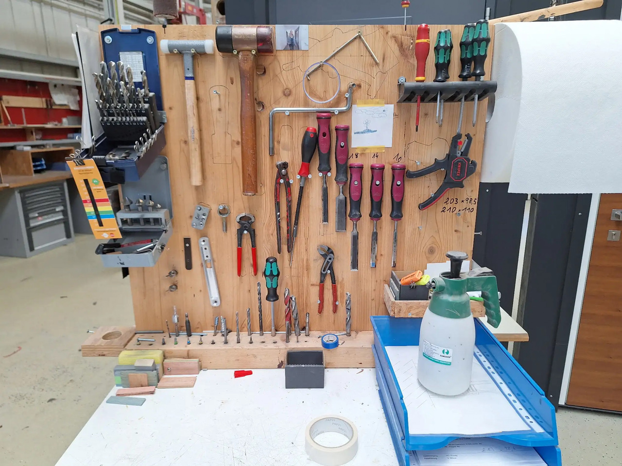 1 Stk. Arbeitsplatz - Équipement de garage: photos 2 1 Stk. Arbeitsplatz - Équipement de garage: photos 2