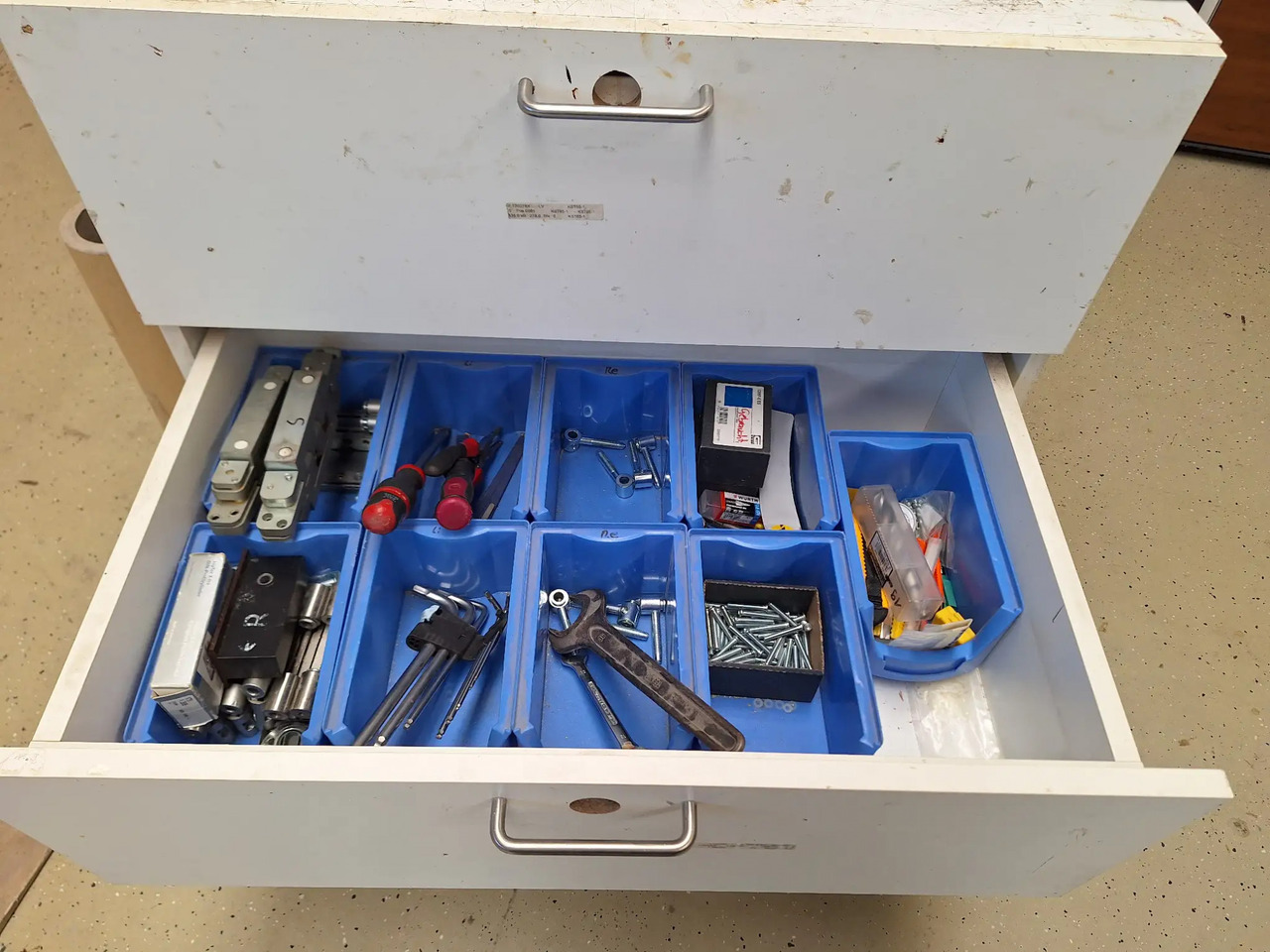 1 Stk. Arbeitsplatz - Équipement de garage: photos 4 1 Stk. Arbeitsplatz - Équipement de garage: photos 4