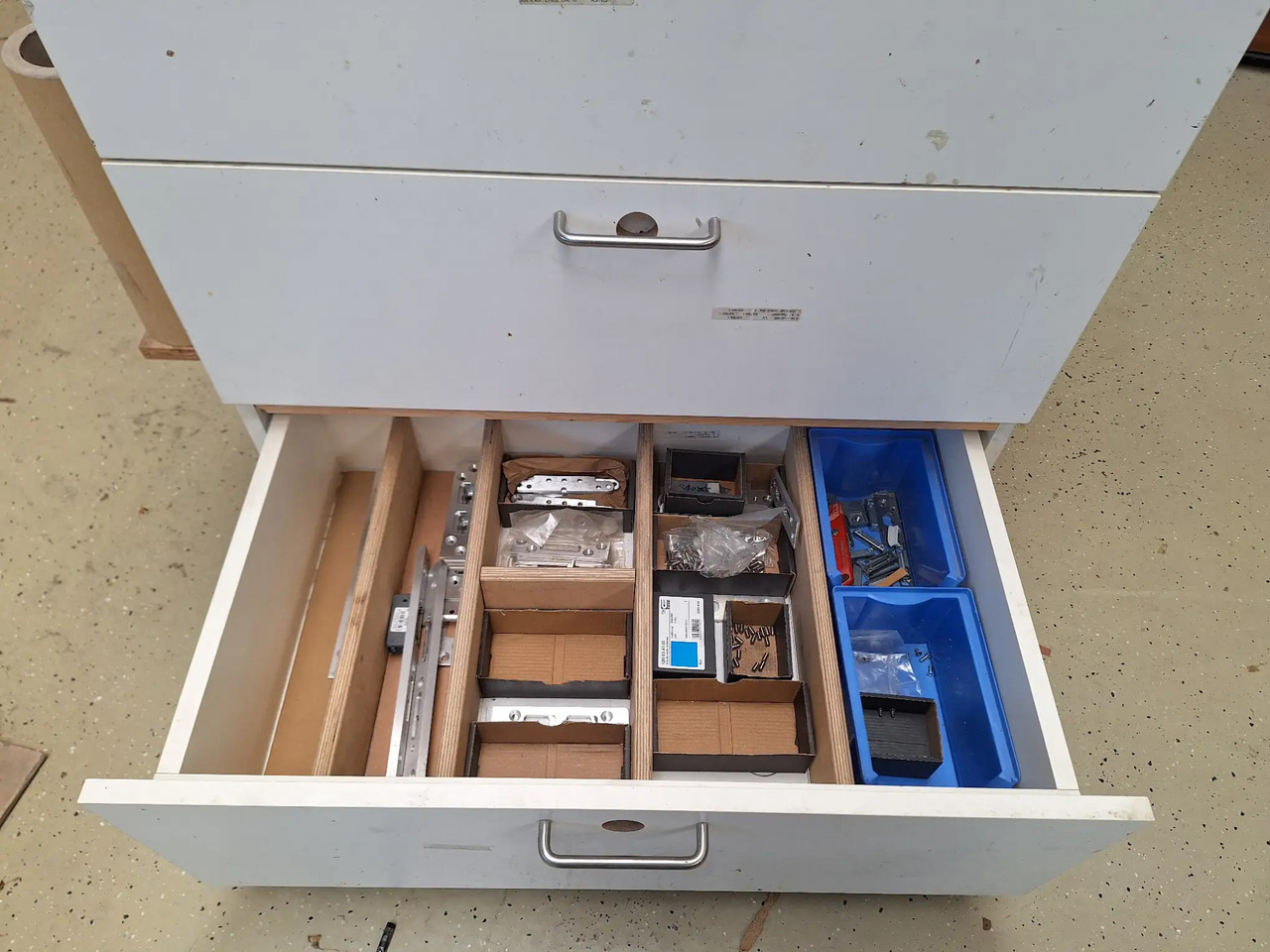 1 Stk. Arbeitsplatz - Équipement de garage: photos 5 1 Stk. Arbeitsplatz - Équipement de garage: photos 5