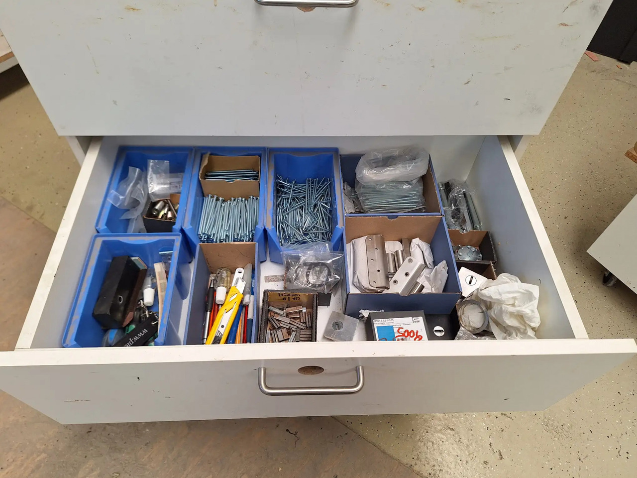 1 Stk. Arbeitsplatz - Équipement de garage: photos 4 1 Stk. Arbeitsplatz - Équipement de garage: photos 4