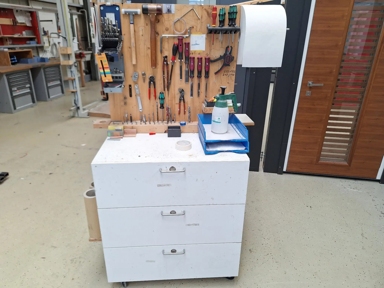 1 Stk. Arbeitsplatz - Équipement de garage: photos 1 1 Stk. Arbeitsplatz - Équipement de garage: photos 1