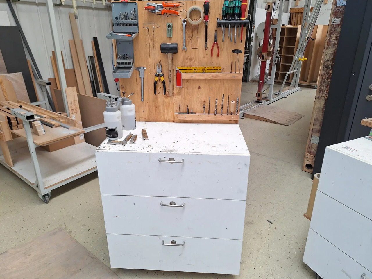 1 Stk. Arbeitsplatz - Équipement de garage: photos 1 1 Stk. Arbeitsplatz - Équipement de garage: photos 1