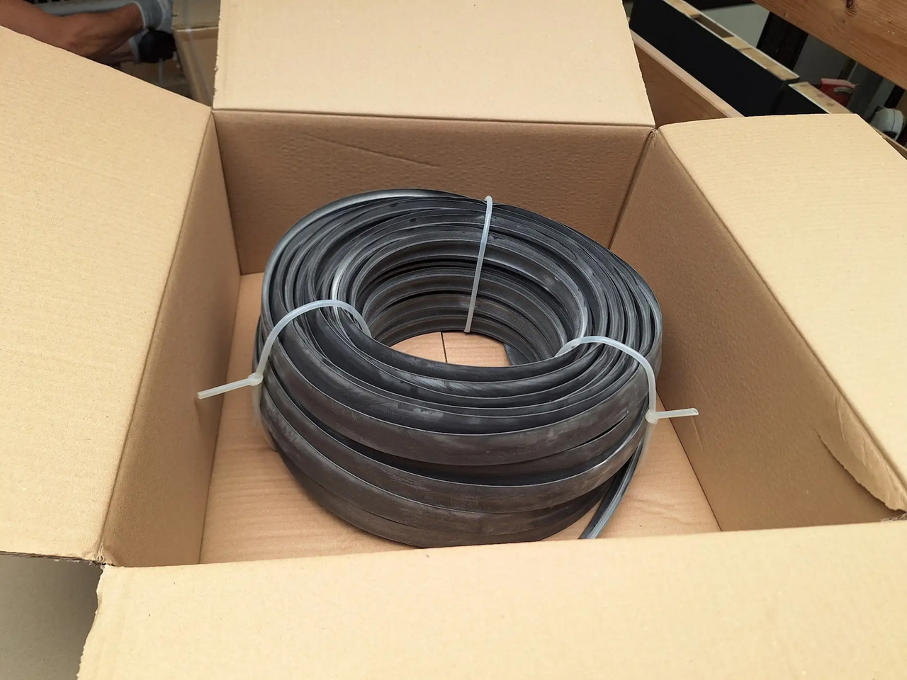 1 Stk. Dichtungsprofil - Équipement de garage: photos 1 1 Stk. Dichtungsprofil - Équipement de garage: photos 1