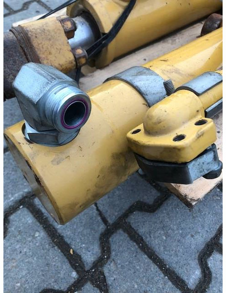 Caterpillar D6 R/T Lift Cilinder OEM 2274008/2274007 - Hydraulique: photos 1 Caterpillar D6 R/T Lift Cilinder OEM 2274008/2274007 - Hydraulique: photos 1