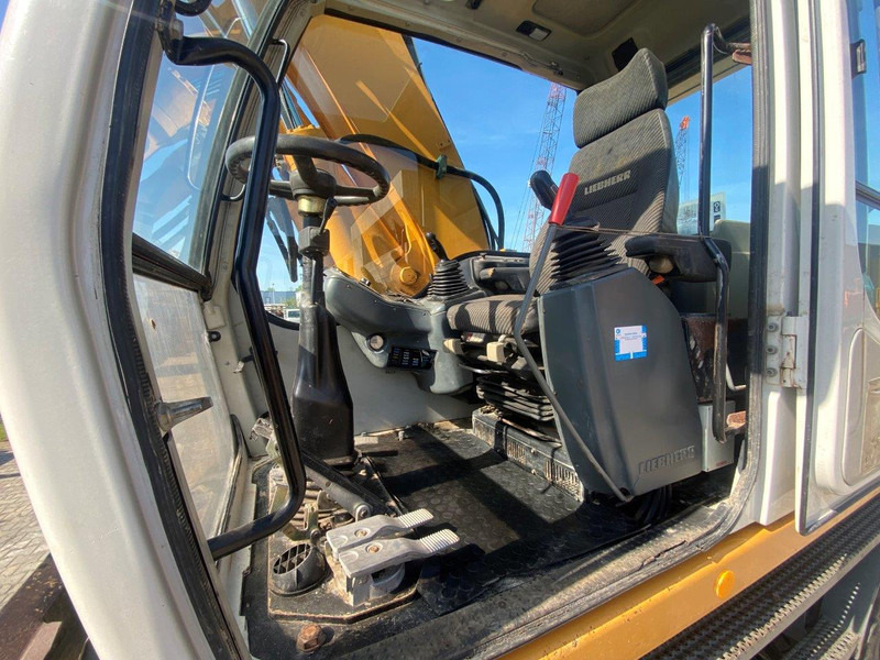 Liebherr A316 Litronic A 316 litronic - Pelle sur pneus: photos 3 Liebherr A316 Litronic A 316 litronic - Pelle sur pneus: photos 3