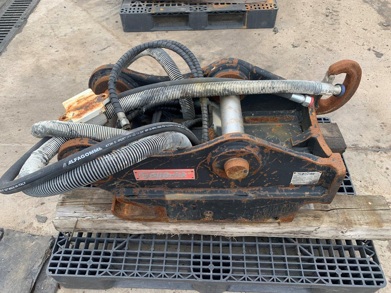 Oil Quick OQ 70 - Attache rapide: photos 1 Oil Quick OQ 70 - Attache rapide: photos 1