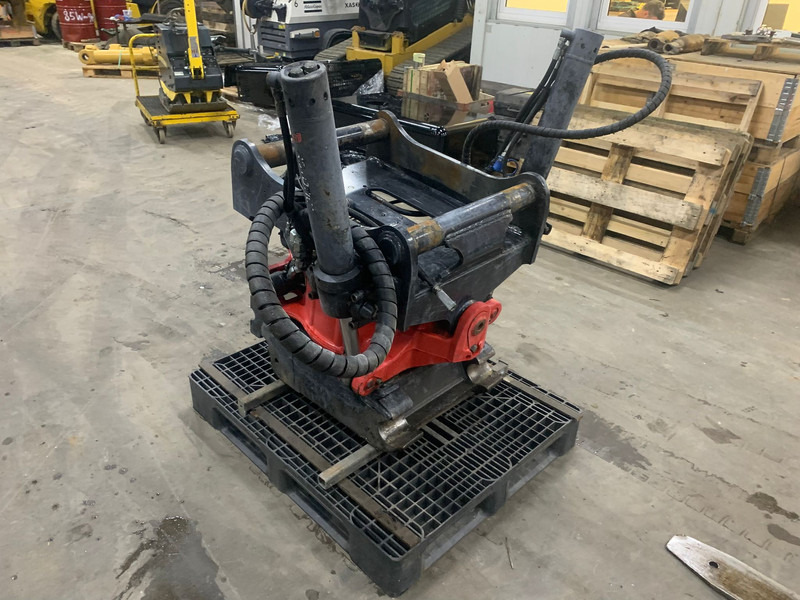 ROTOTILT R8 - Attache rapide: photos 1 ROTOTILT R8 - Attache rapide: photos 1