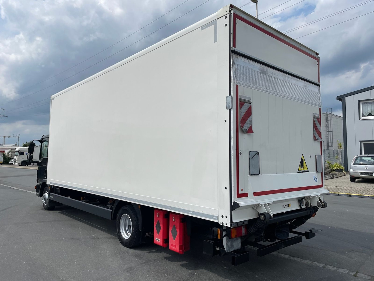 MAN TGL 12.250 4x2 BL Koffer/LBW/PALFINGER/AC/EU6c - Camion fourgon: photos 4 MAN TGL 12.250 4x2 BL Koffer/LBW/PALFINGER/AC/EU6c - Camion fourgon: photos 4