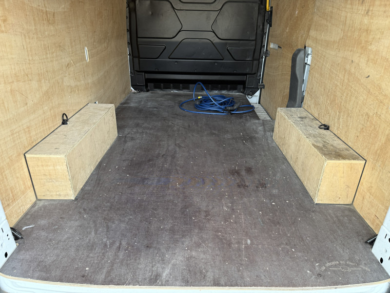 Fourgon utilitaire, Utilitaire électrique Ford E-Transit 390 75kWh 184PK Elektrisch 75kWh 334km WLTP BEV Snelladen L2H2 Climate Control Tacho Carplay Camera Stoelverwarming Parkeersensoren voor achter: photos 16 Fourgon utilitaire, Utilitaire électrique Ford E-Transit 390 75kWh 184PK Elektrisch 75kWh 334km WLTP BEV Snelladen L2H2 Climate Control Tacho Carplay Camera Stoelverwarming Parkeersensoren voor achter: photos 16