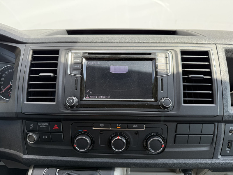 Fourgonnette Volkswagen Transporter 2.0 TDI 150pk L2H1 Automaat 2x Schuif Trekhaak Navigatie Apple / Android Carplay APK 03-26: photos 19