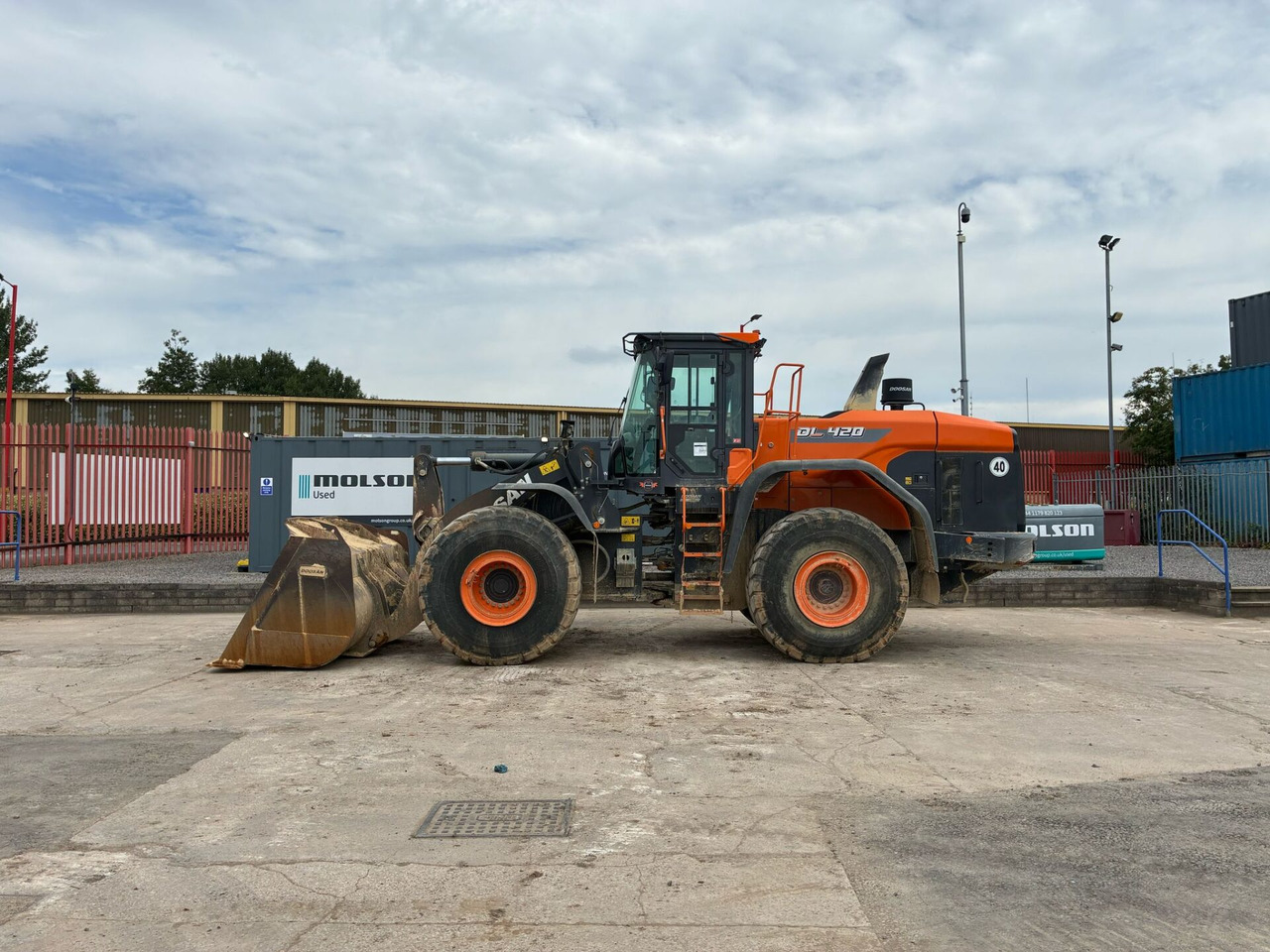 Doosan DL420 - Chargeuse sur pneus: photos 2 Doosan DL420 - Chargeuse sur pneus: photos 2
