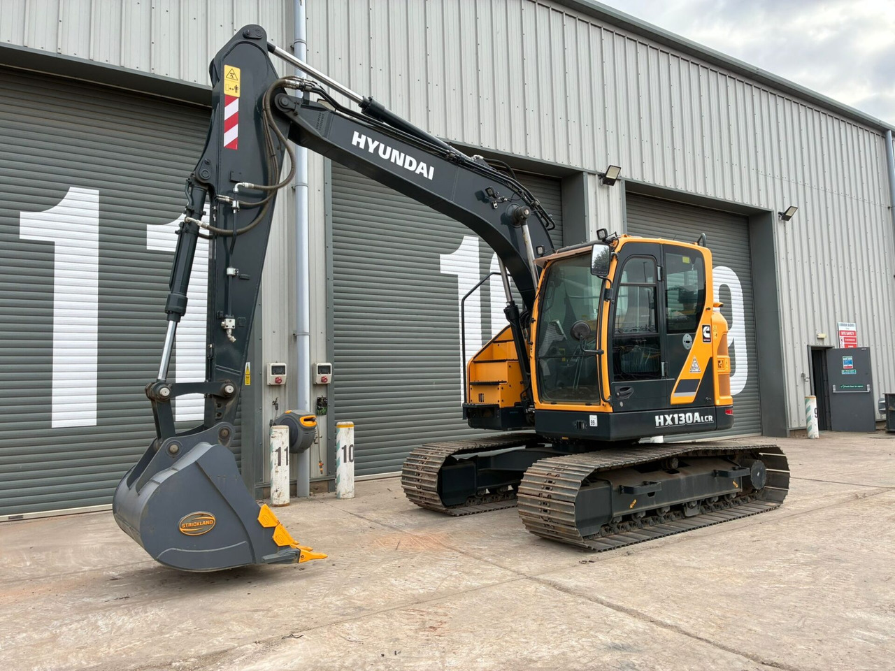 Hyundai HX130ALCR - Pelle sur chenille: photos 1 Hyundai HX130ALCR - Pelle sur chenille: photos 1