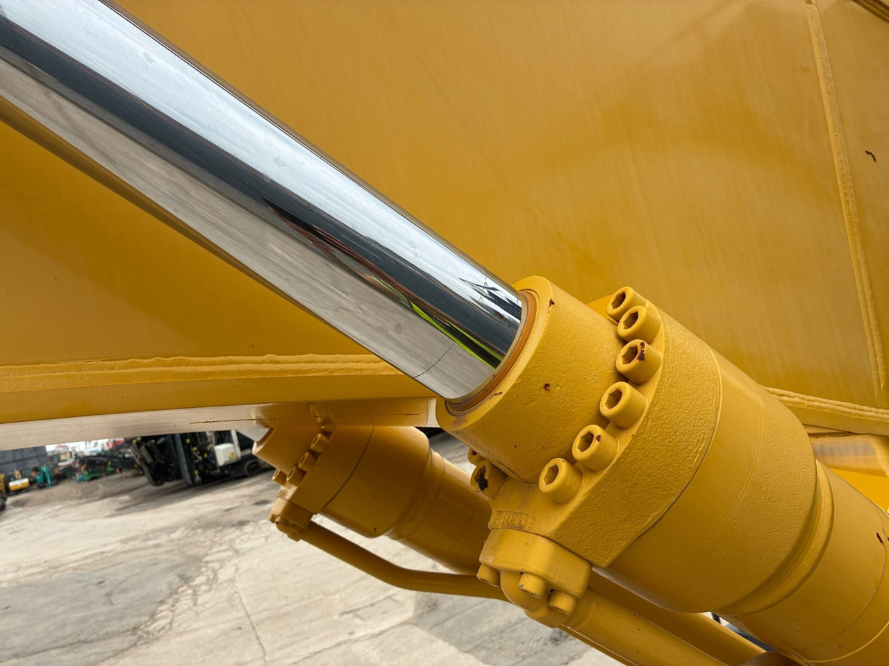 Pelle sur chenille Kobelco SK350LC-10E: photos 16