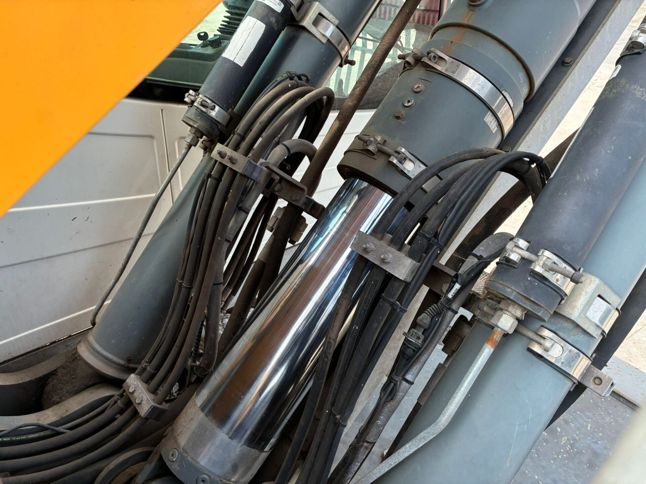 Pelle de manutention Liebherr LH40M: photos 15