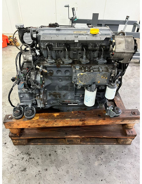 Deutz bf4m1013ec for Sennebogen 821 - Moteur: photos 1 Deutz bf4m1013ec for Sennebogen 821 - Moteur: photos 1