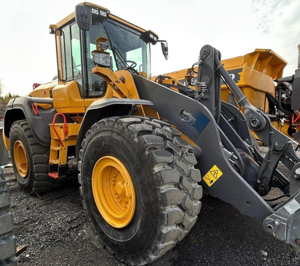 Volvo L 110 H - Chargeuse sur pneus: photos 2 Volvo L 110 H - Chargeuse sur pneus: photos 2