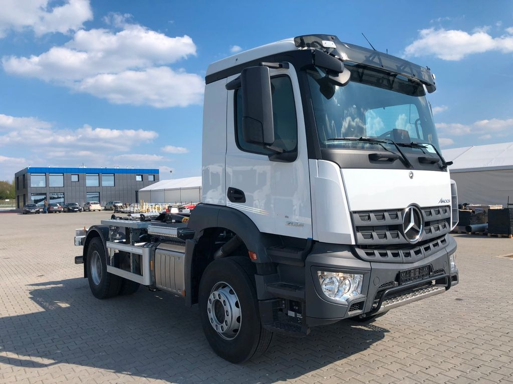 Mercedes-Benz AROCS 2136 Abrollkipper HYVA HKS-12-37-S - Camion ampliroll: photos 1 Mercedes-Benz AROCS 2136 Abrollkipper HYVA HKS-12-37-S - Camion ampliroll: photos 1