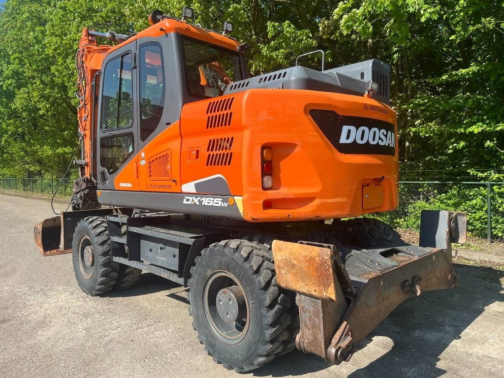 Doosan DX 165 W-5 - Pelle sur pneus: photos 3 Doosan DX 165 W-5 - Pelle sur pneus: photos 3