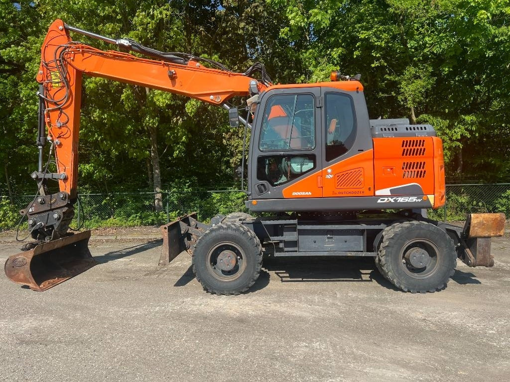 Doosan DX 165 W-5 - Pelle sur pneus: photos 2 Doosan DX 165 W-5 - Pelle sur pneus: photos 2