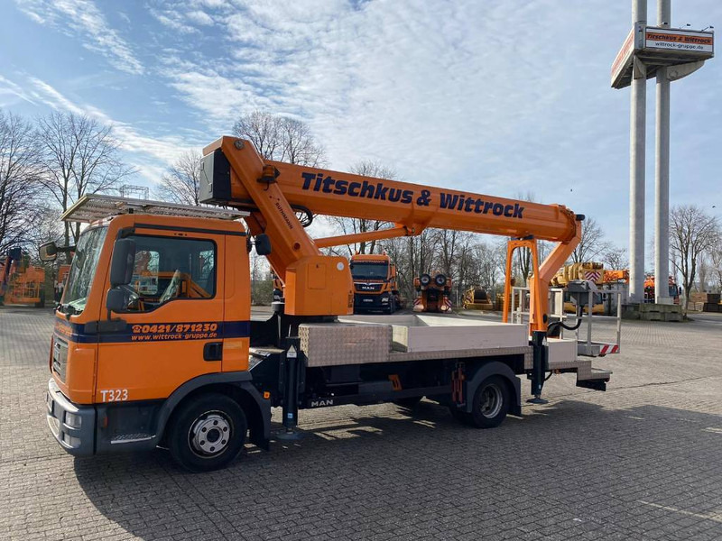 Ruthmann T 330 - Camion avec nacelle: photos 1 Ruthmann T 330 - Camion avec nacelle: photos 1