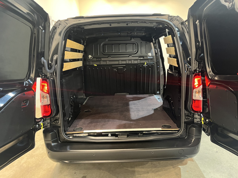 Fiat Doblò 1.5D 130pk L1 Automaat / Euro 6 / Airco / Cruise Control / CarPlay / Camera / 3-Zits / 13.300 KM !! - Fourgonnette: photos 5 Fiat Doblò 1.5D 130pk L1 Automaat / Euro 6 / Airco / Cruise Control / CarPlay / Camera / 3-Zits / 13.300 KM !! - Fourgonnette: photos 5