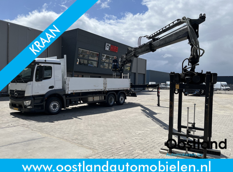 Mercedes-Benz ANTOS 2546 6X2 Bouwstoffenauto / Open laadbak vv KRAAN MKG HLK 221-3 met Palletklem - Camion plateau, Camion grue: photos 1 Mercedes-Benz ANTOS 2546 6X2 Bouwstoffenauto / Open laadbak vv KRAAN MKG HLK 221-3 met Palletklem - Camion plateau, Camion grue: photos 1