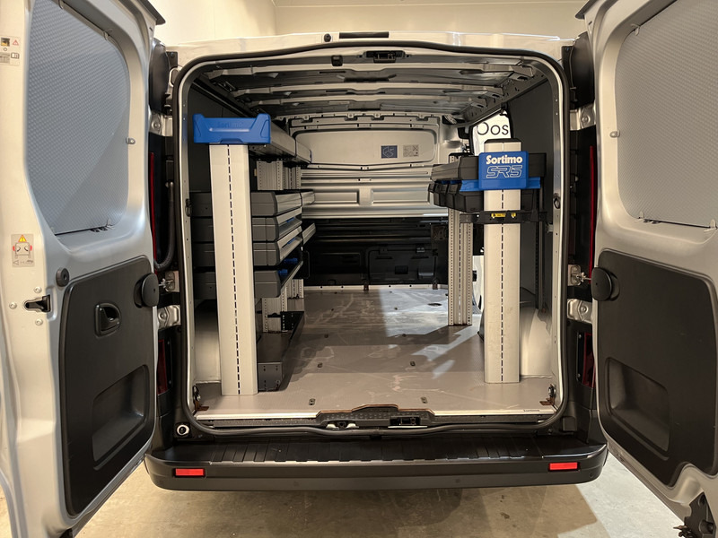 Renault Trafic 2.0 dCi L1H1 120 PK Servicebus / Sortimo Inrichting / Euro 6 / Airco / Camera / CarPlay / Cruise Control / Navigatie / 3-Zits / 27.800 KM !! / BPM VRIJ !! - Fourgonnette: photos 4 Renault Trafic 2.0 dCi L1H1 120 PK Servicebus / Sortimo Inrichting / Euro 6 / Airco / Camera / CarPlay / Cruise Control / Navigatie / 3-Zits / 27.800 KM !! / BPM VRIJ !! - Fourgonnette: photos 4