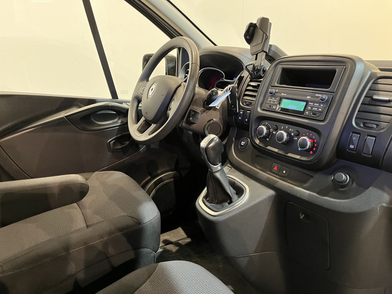 Renault Trafic 2.0 dCi L1H1 170 PK Automaat Servicebus / Sortimo Inrichting / Euro 6 / Airco / Cruise Control / Camera / Trekhaak / 3-Zits / BPM VRIJ !! - Fourgonnette: photos 3 Renault Trafic 2.0 dCi L1H1 170 PK Automaat Servicebus / Sortimo Inrichting / Euro 6 / Airco / Cruise Control / Camera / Trekhaak / 3-Zits / BPM VRIJ !! - Fourgonnette: photos 3