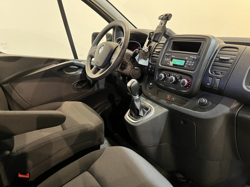 Renault Trafic 2.0 dCi L1H1 170 PK Automaat Servicebus / Sortimo Inrichting / Euro 6 / Airco / Cruise Control / Camera / Trekhaak / 3-Zits / - Fourgonnette: photos 3 Renault Trafic 2.0 dCi L1H1 170 PK Automaat Servicebus / Sortimo Inrichting / Euro 6 / Airco / Cruise Control / Camera / Trekhaak / 3-Zits / - Fourgonnette: photos 3