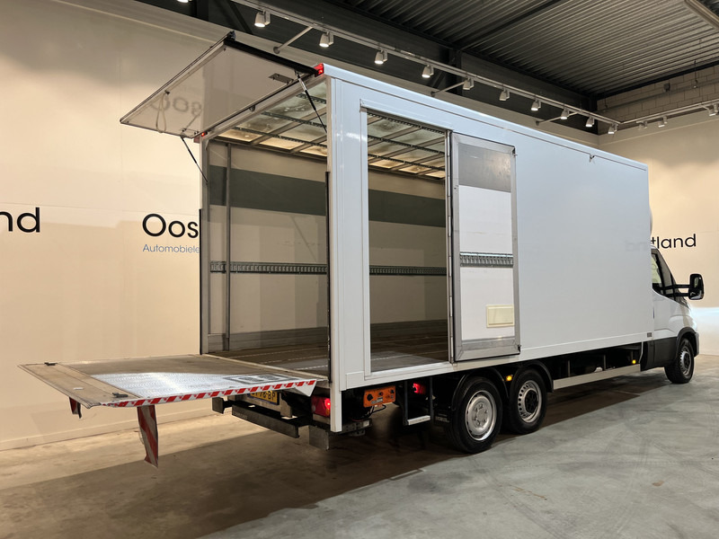 Iveco Daily 35S18 3.0 BE Clixtar Automaat Bakwagen met Laadklep / Laadvermogen 3.060 KG / Euro 6 / Luchtvering / Airco / Camera / CarPlay / Cruise Control / - Tracteur routier: photos 2 Iveco Daily 35S18 3.0 BE Clixtar Automaat Bakwagen met Laadklep / Laadvermogen 3.060 KG / Euro 6 / Luchtvering / Airco / Camera / CarPlay / Cruise Control / - Tracteur routier: photos 2