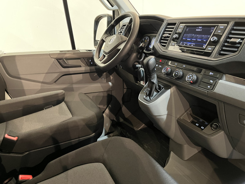 Volkswagen Crafter 30 2.0 TDI L3H2 140 PK Automaat / Euro 6 / Airco / Cruise Control / Camera / CarPlay / 3-Zits / 18.500 KM !! - Fourgonnette: photos 3 Volkswagen Crafter 30 2.0 TDI L3H2 140 PK Automaat / Euro 6 / Airco / Cruise Control / Camera / CarPlay / 3-Zits / 18.500 KM !! - Fourgonnette: photos 3