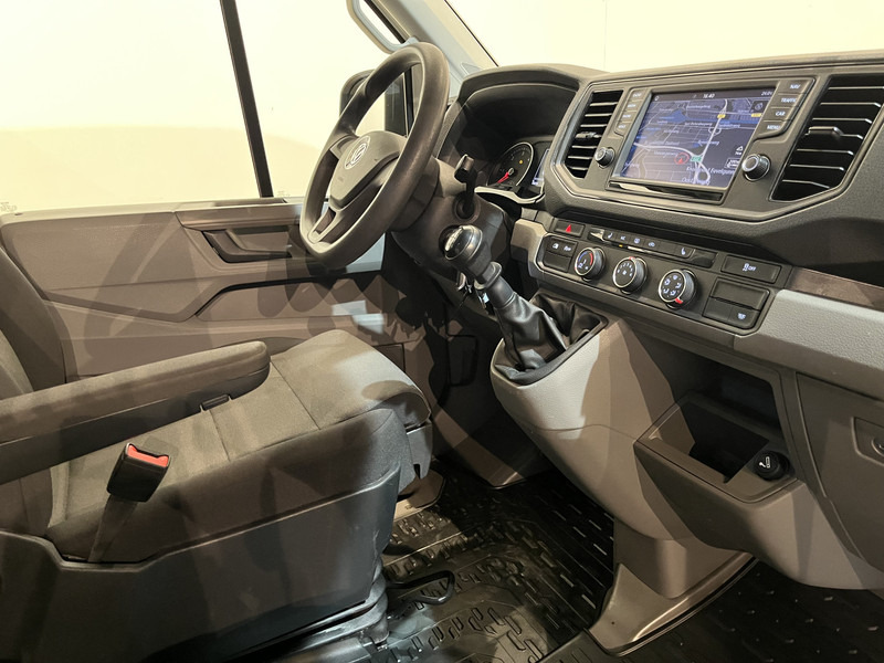 Volkswagen Crafter 35 2.0 TDI L3H3 140 PK RWD Servicebus / Aluca Inrichting / Euro 6 / Trekhaak 3000 KG / Airco / Camera / Navigatie / CarPlay - Fourgon utilitaire: photos 3 Volkswagen Crafter 35 2.0 TDI L3H3 140 PK RWD Servicebus / Aluca Inrichting / Euro 6 / Trekhaak 3000 KG / Airco / Camera / Navigatie / CarPlay - Fourgon utilitaire: photos 3