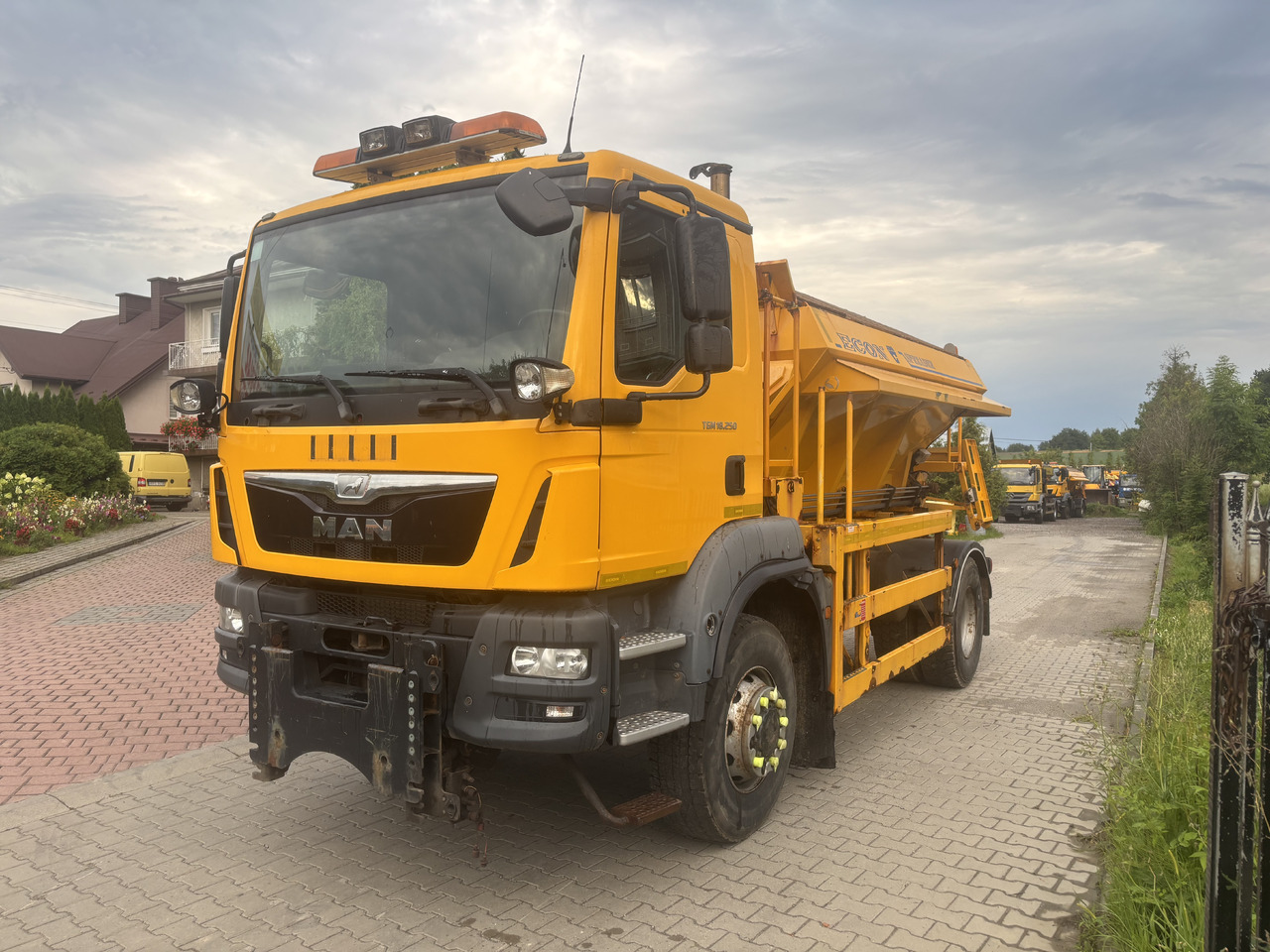 MAN TGM 18.250 4X4BB GRITTER/SPREADER/PLOUGH - Engin de déneigement: photos 1 MAN TGM 18.250 4X4BB GRITTER/SPREADER/PLOUGH - Engin de déneigement: photos 1