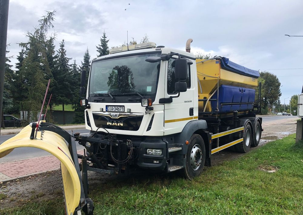 MAN TGM 26.290 piaskarka solarka schmidt 6x4 euro6 - Engin de déneigement: photos 1 MAN TGM 26.290 piaskarka solarka schmidt 6x4 euro6 - Engin de déneigement: photos 1