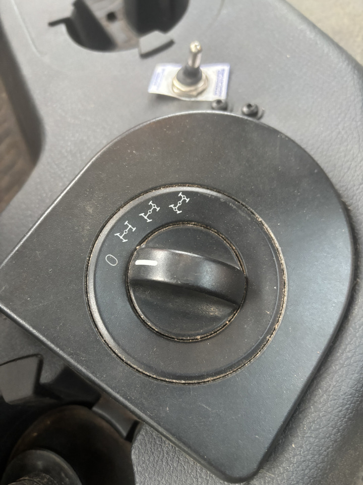 Mercedes AROCS 1824 4X4 GRITTER/SPREADER/PLOUGH - Engin de déneigement: photos 2 Mercedes AROCS 1824 4X4 GRITTER/SPREADER/PLOUGH - Engin de déneigement: photos 2