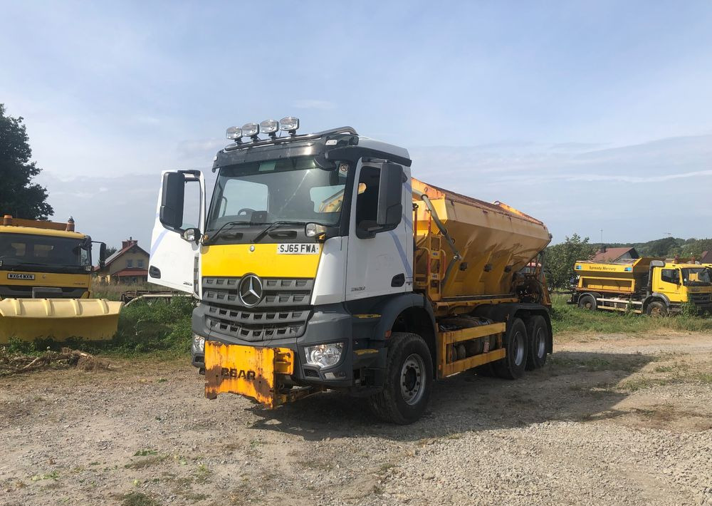 Mercedes-Benz Arocs 2633 6x4 piaskarka solarka pług - Engin de déneigement: photos 1 Mercedes-Benz Arocs 2633 6x4 piaskarka solarka pług - Engin de déneigement: photos 1