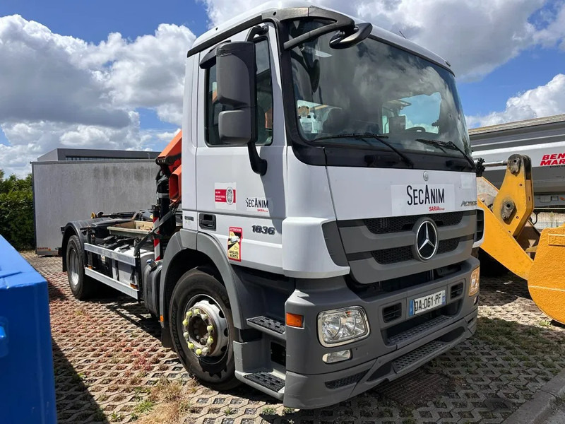 Mercedes-Benz Actros 1836 - Camion ampliroll, Camion grue: photos 1 Mercedes-Benz Actros 1836 - Camion ampliroll, Camion grue: photos 1