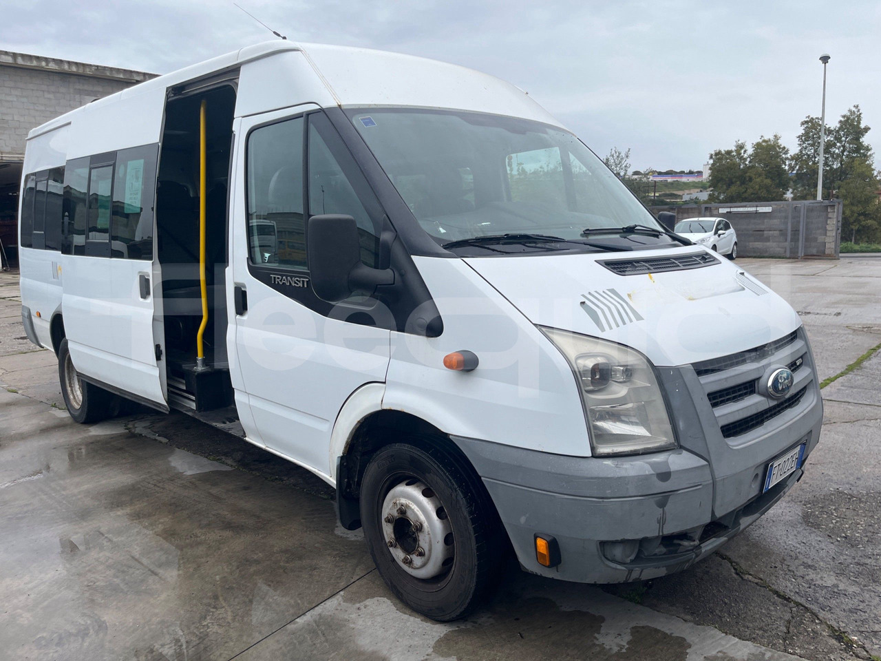 Ford Transit - Minibus, Transport de personnes: photos 1 Ford Transit - Minibus, Transport de personnes: photos 1