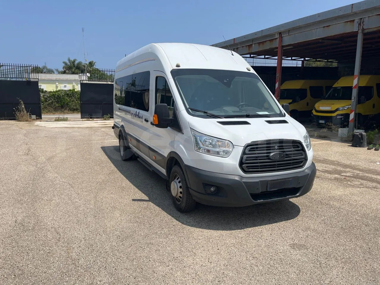 Ford Transit - Minibus, Transport de personnes: photos 1 Ford Transit - Minibus, Transport de personnes: photos 1