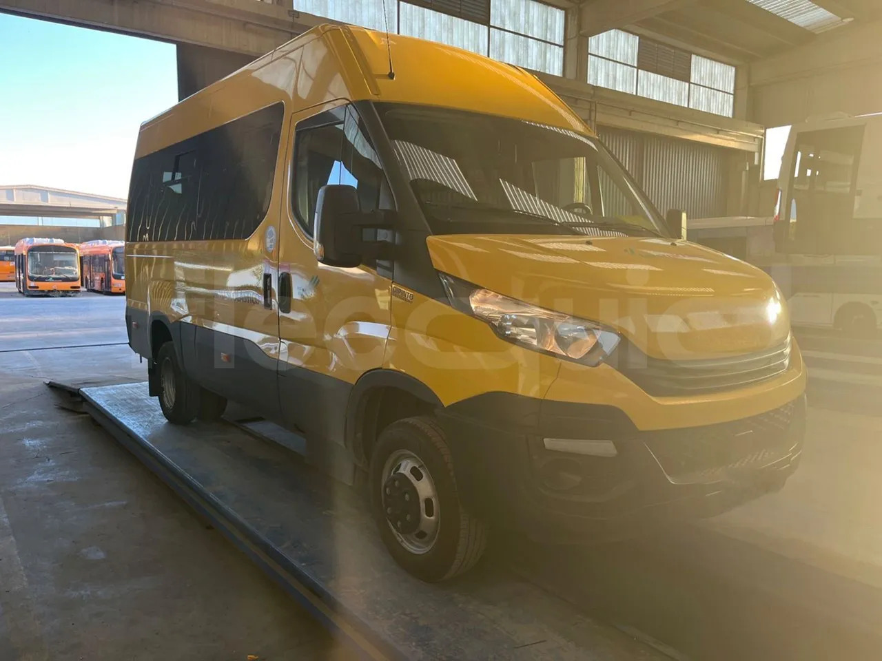 Iveco Daily - Bus scolaire: photos 1 Iveco Daily - Bus scolaire: photos 1