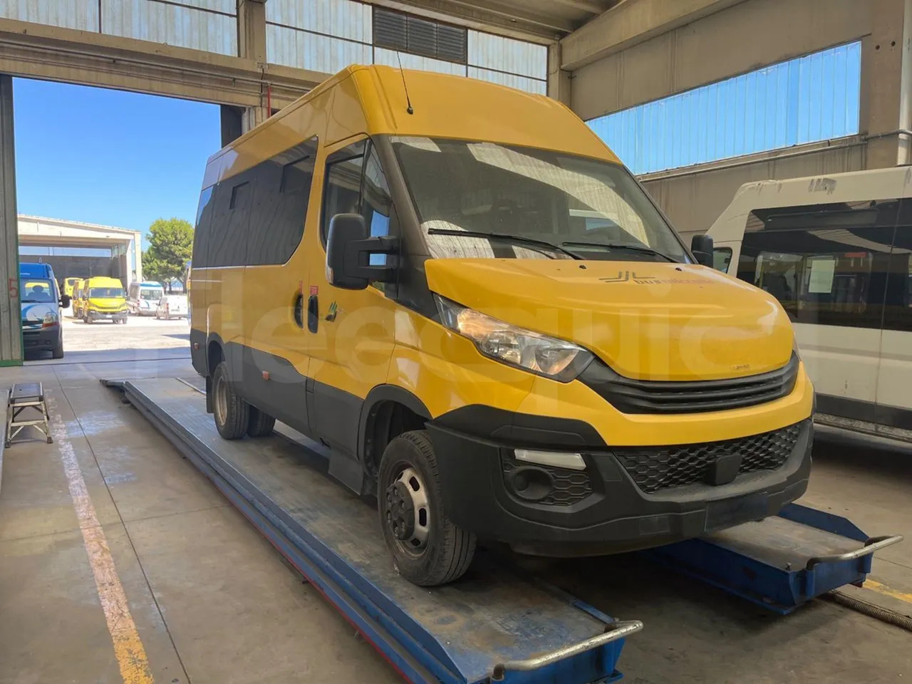 Iveco Daily - Bus scolaire: photos 1 Iveco Daily - Bus scolaire: photos 1