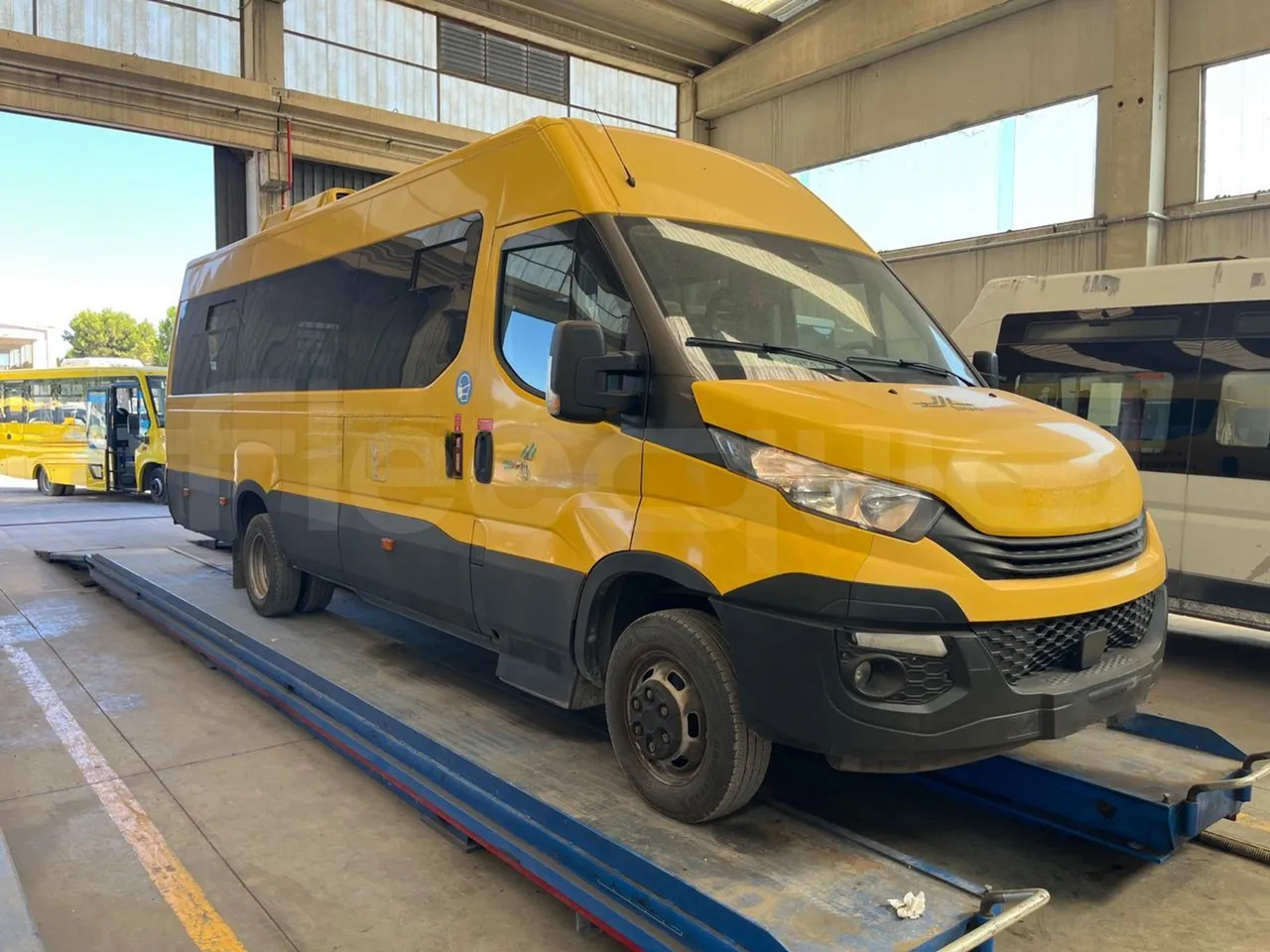 Iveco Daily - Bus scolaire: photos 1 Iveco Daily - Bus scolaire: photos 1