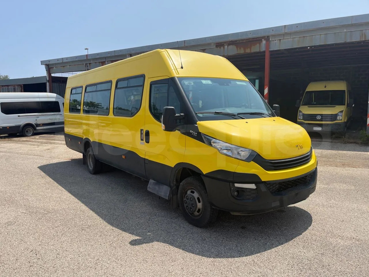 Iveco Daily - Bus scolaire: photos 1 Iveco Daily - Bus scolaire: photos 1