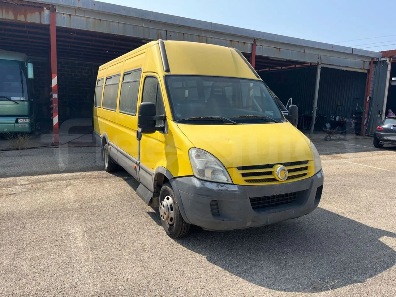 Iveco Daily - Bus scolaire: photos 1 Iveco Daily - Bus scolaire: photos 1