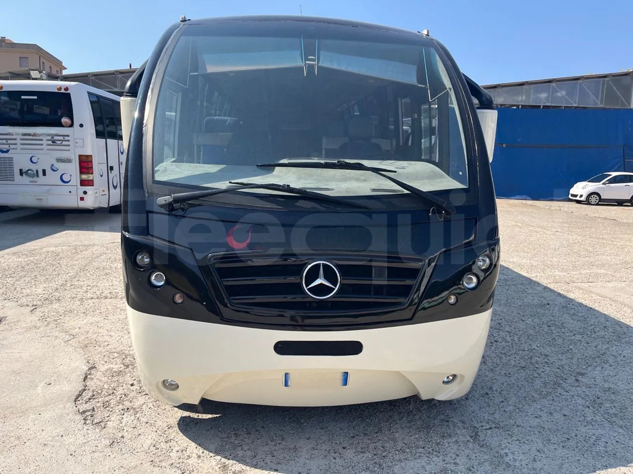 Mercedes-Benz MB 818 S - Autocar: photos 2 Mercedes-Benz MB 818 S - Autocar: photos 2